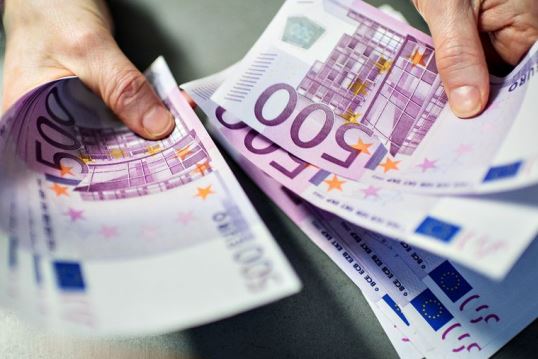 Leku zhvleresohet serish kete te merkure: Sa kembehen sot valutat e huaja